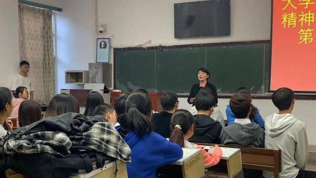 大学生|大学教授喊话双非大学生：能下工厂就下工厂，提高工作经验要紧