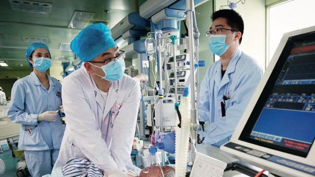 一位从业20年的北大医生：“深夜的ICU病房，最能暴露人性”