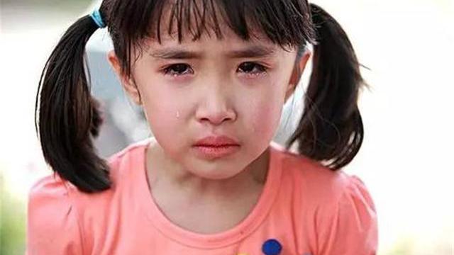 “以后再偷玩手机，你就去死吧”，妈妈话音刚落，女儿纵身跳下楼