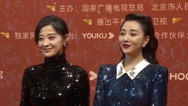 闫妮|闫妮飞天奖红毯造型翻车：透视装感觉像没穿衬裙走光，脸浮肿僵硬