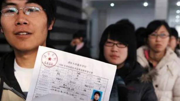 |延迟毕业的学生去哪了？进入工厂或是考研、出国，他们过得并不差