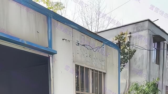 女子去见网友，发现对方是位大爷，数落他之后不顾挽留弃行李离开