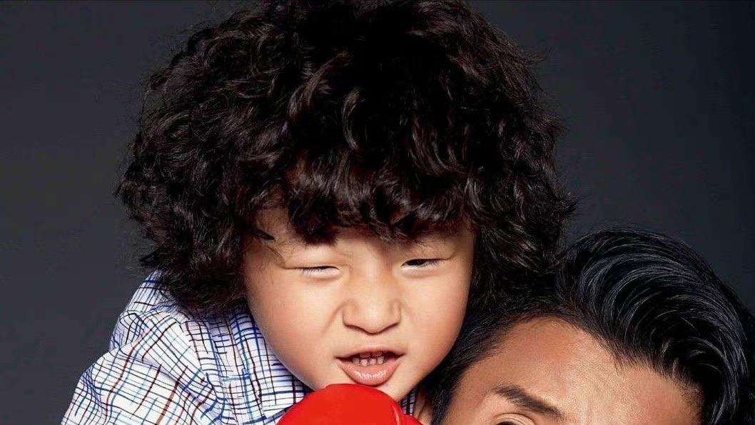 《爸爸去哪儿》吃西瓜吃的哭的小男孩轩轩，竟然长那么大了