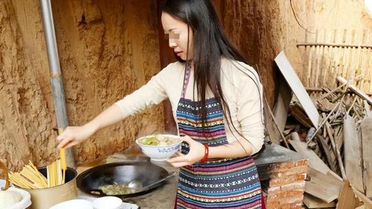 2010年云南女子被拐深山生2娃，获救的时候竟舍不得丈夫，不愿意离开，只因太幸福，结局如何