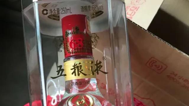 软件|男子以朋友结婚，到烟酒店买30瓶五粮液，老板得知他是打假人慌了