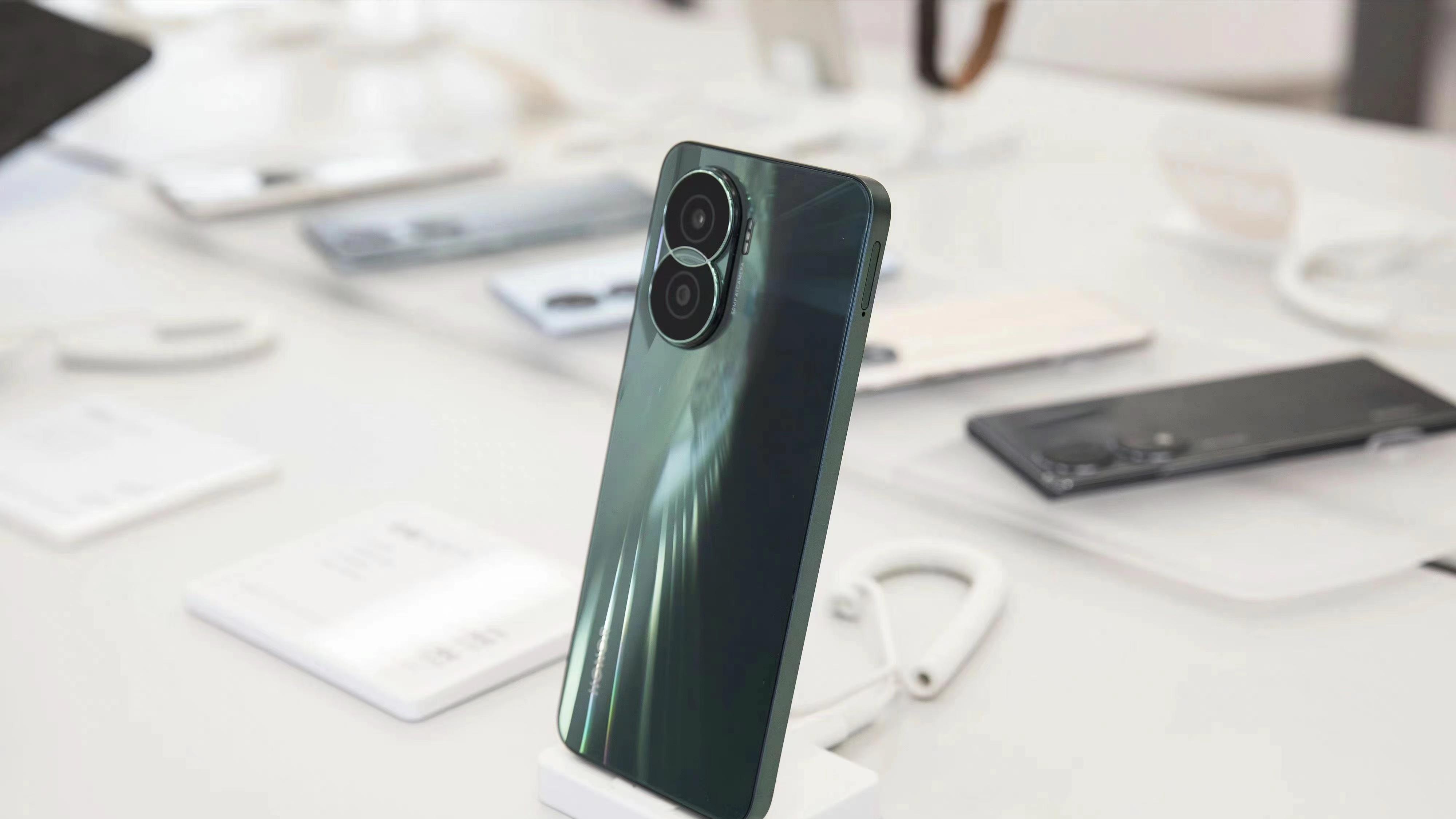 荣耀x40i|完爆荣耀X40i，看完你就知道vivoY77有多厉害！