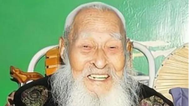 山东一位男子活了117岁，见证了2次世纪更迭，却没有子嗣！