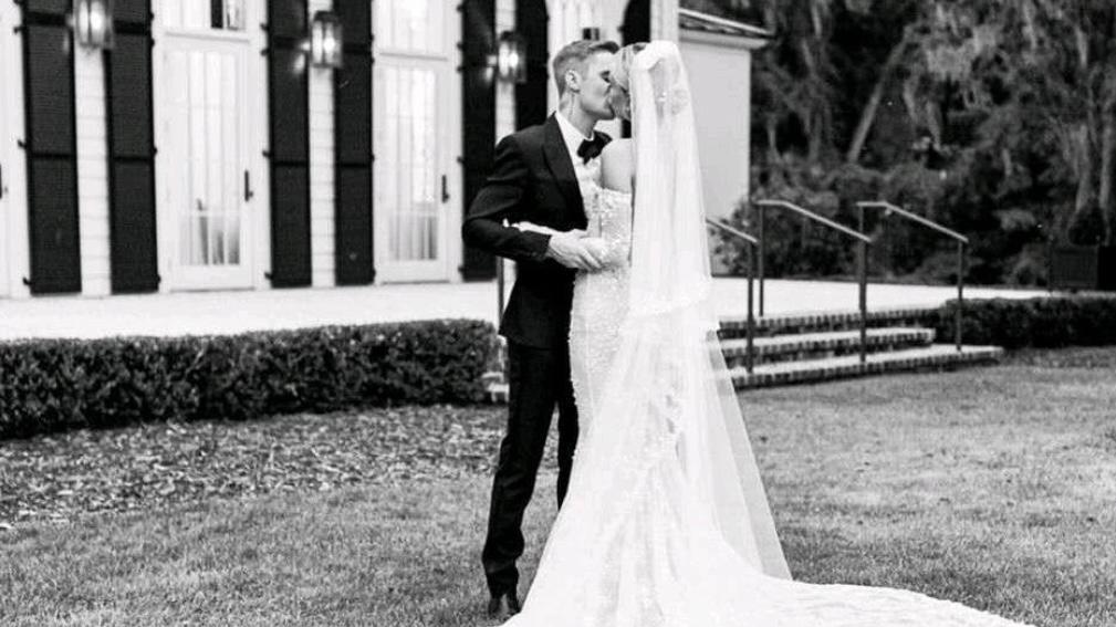 比伯|比伯现任妻子和前任赛琳娜世纪合影，网友：这是甄嬛和华妃？