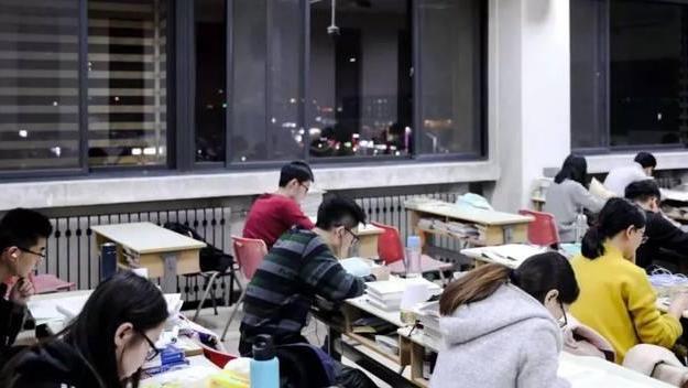 考研|考上“研究生”的人都是有钱人吗？普通人了解后，直接认怂了！