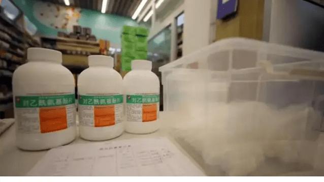 群众买退热处方药后免费赠送被抓，赠药是善行为何被抓呢？