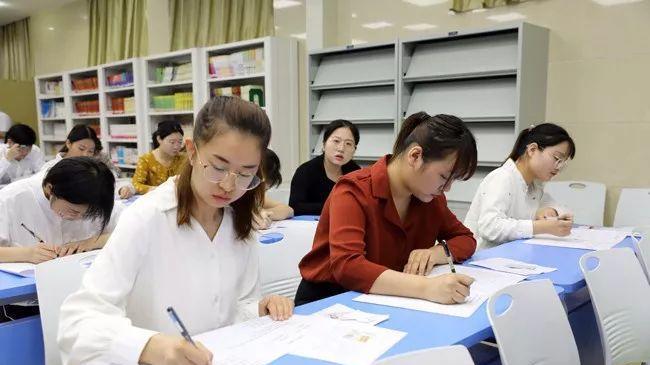 职业教育|未来“缺口大”的4类教师，非师范生别错过了，上岸后待遇很可观