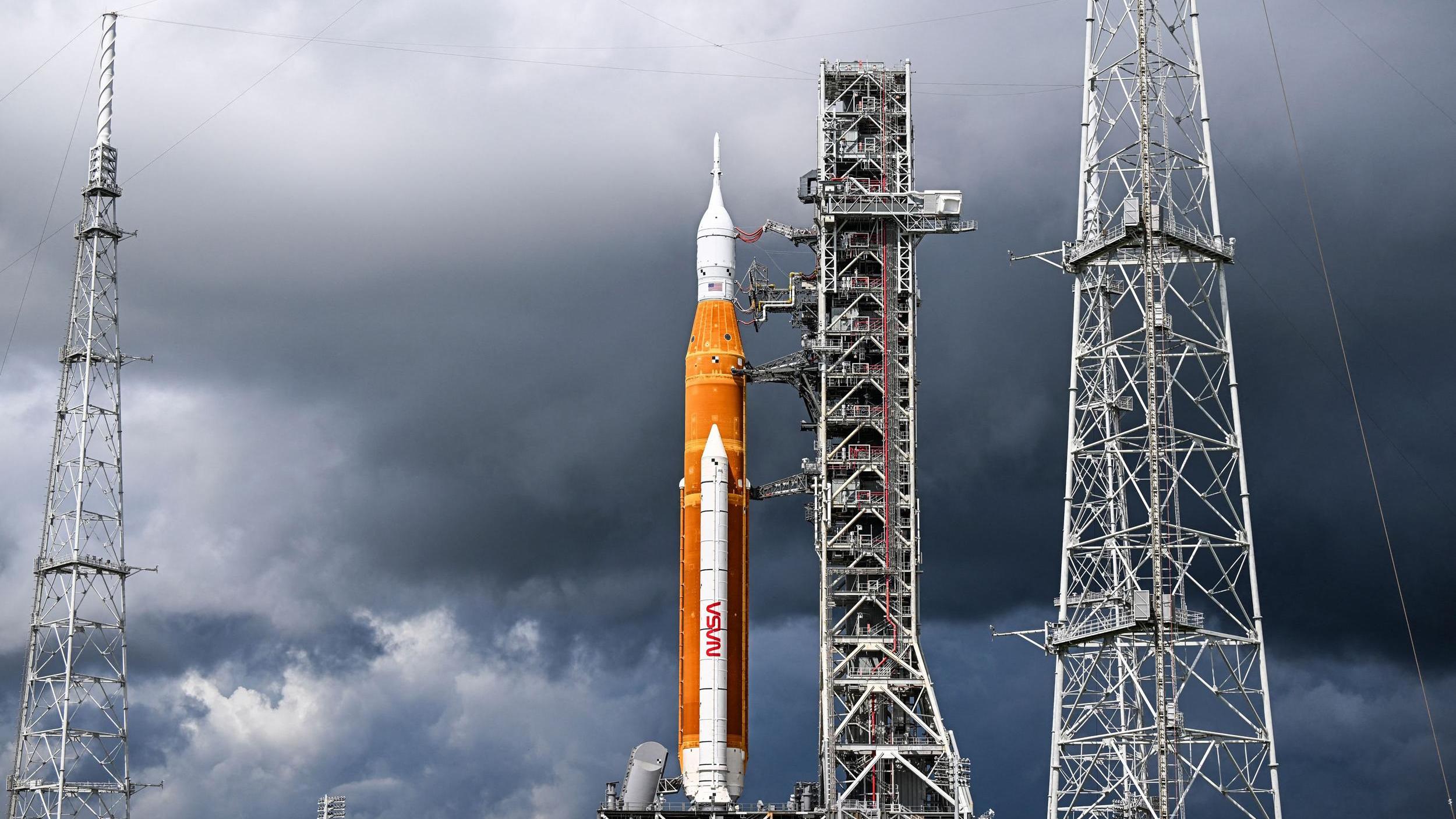 出现新问题，美国登月火箭第二次发射又取消，NASA主管：安全第一