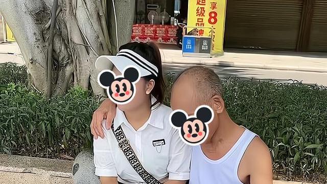 女子与一位大爷打情骂俏，路人疑惑上前询问，女子：他是我男朋友