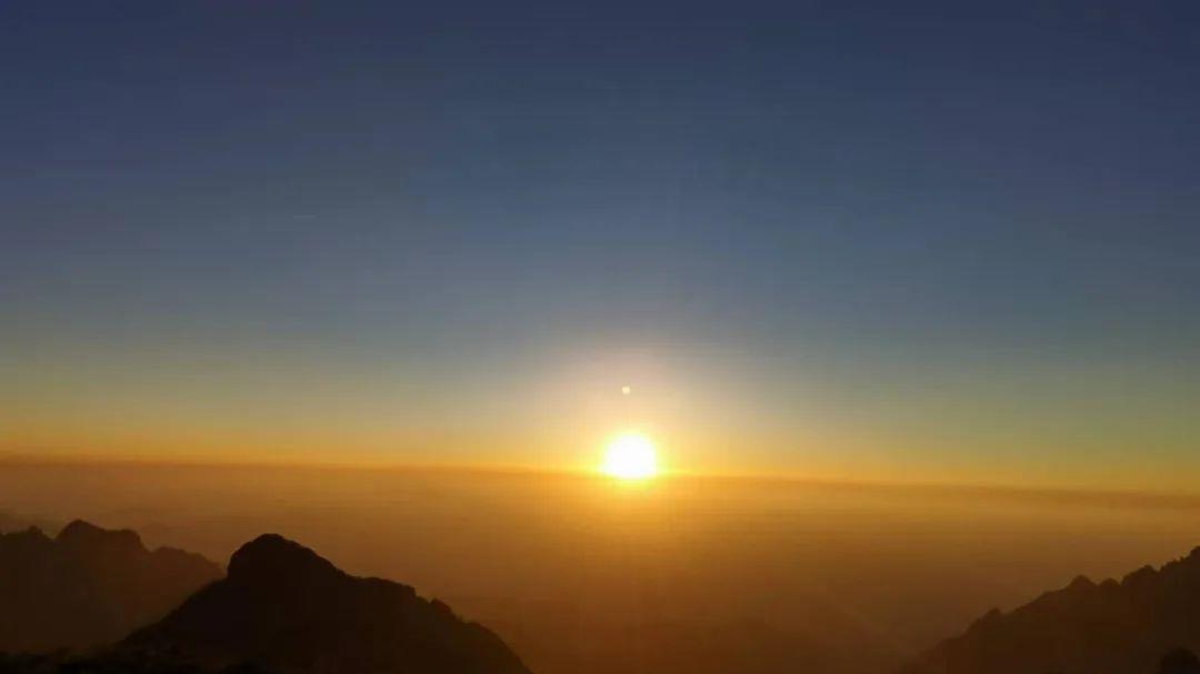 日出|观秋山日出，沐峰峦霞光