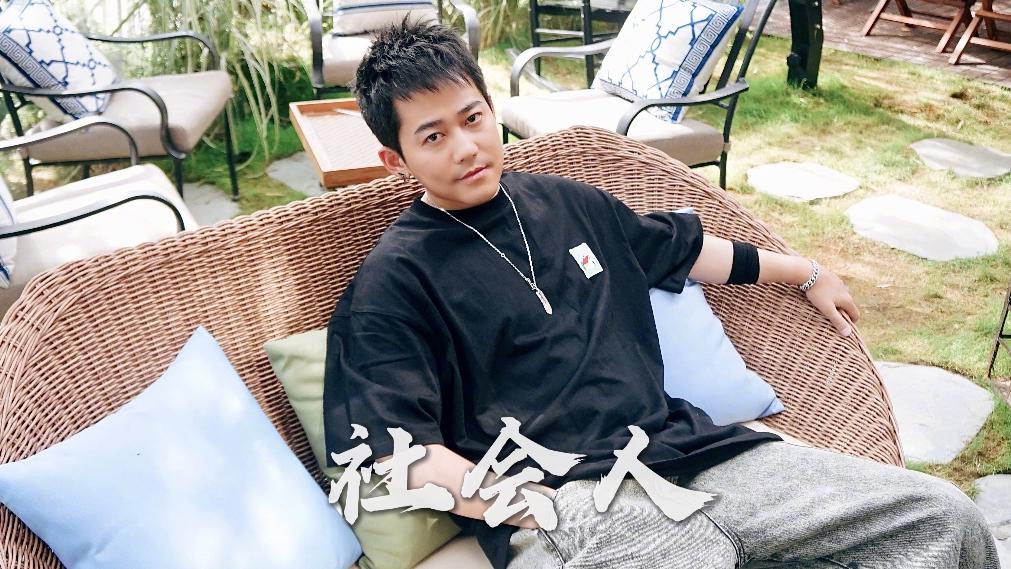 |男明星无戏可拍，狠下心、拉下面子，卑微到在多个电视台留言找工作，还说自己很便宜