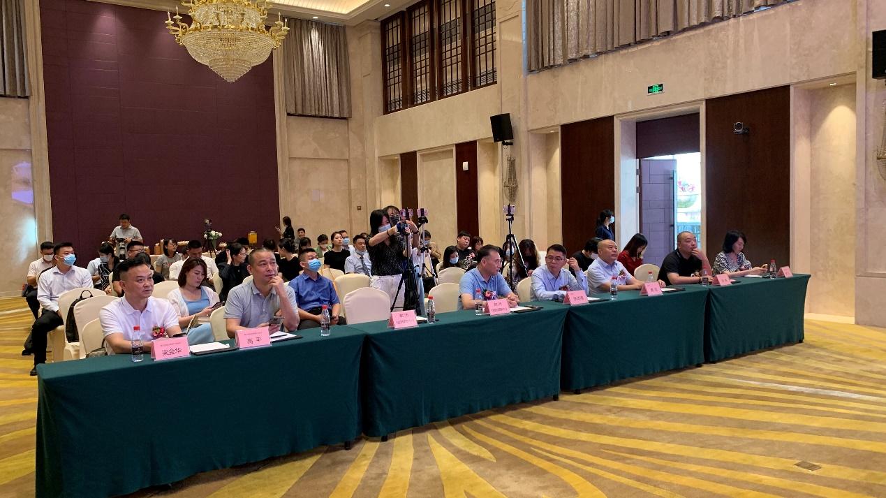 房价|重磅！西海岸首个安居房项目正式签约龙湖智创生活！