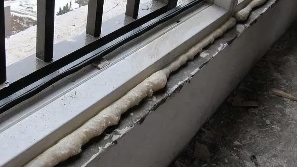 门窗填缝，到底用水泥好，还是发泡胶好？