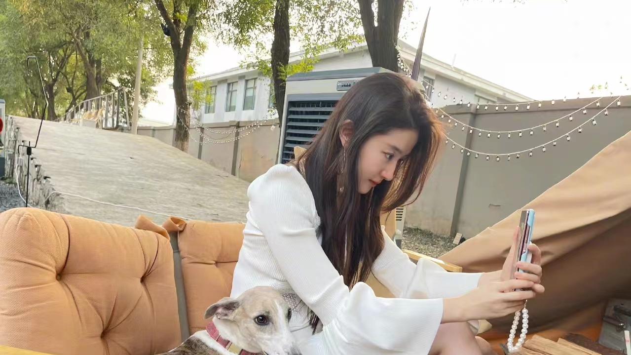 刘亦菲|刘亦菲国庆假期九宫格随拍来了，是漂亮的刘亦菲呀