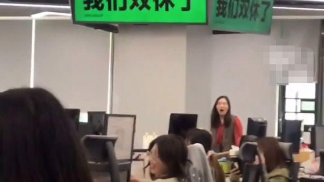 996|中国只有22%的企业是双休，为什么打工人想要“双休”这么难？