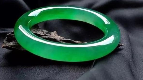 翡翠|具有收藏价值的翡翠，究竟有哪些？错过这几个你会后悔