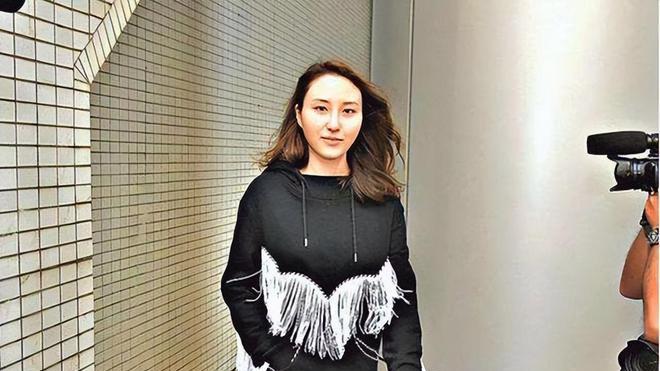 何超云|真爱，父亲是千亿富豪，何超云未来可继承几十亿，却选择嫁给消防队长