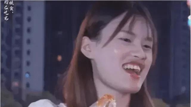 “我觉得一个男生一个月如果不能赚5万块，他是残疾吗？”