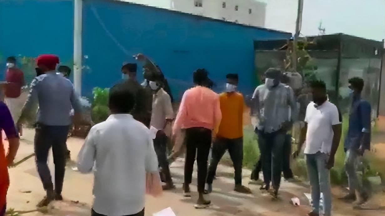 印度男子求婚被拒绝，竟组织40人抢婚，事前曾给女子买车