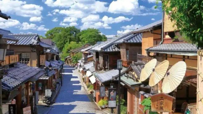 露营|京都，是日本的旧京城，由于它是仿照我国唐代洛阳的形式建成的