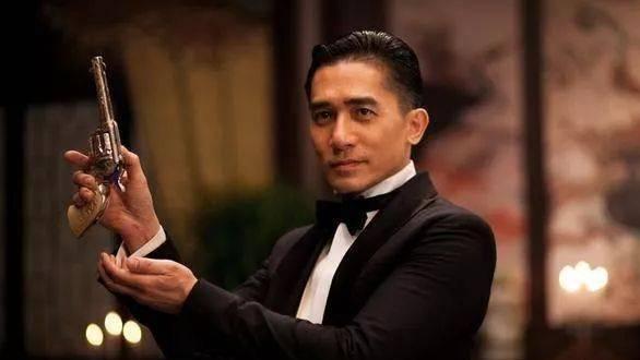 梁朝伟|一直只是演员的梁朝伟，一手烂牌，打成王炸的华人戛纳影帝