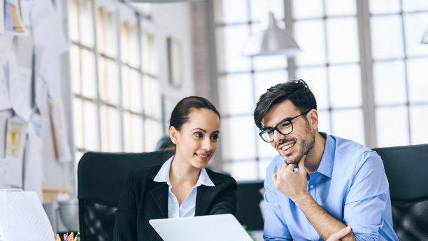 面试|面试时，领导偏袒这些“拍马屁”的人，给他一个更高的职位