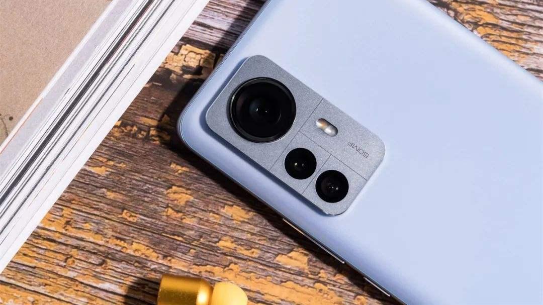 path|为小米12S系列全面让路，小米12跌至2799元，值不值得入手呢？