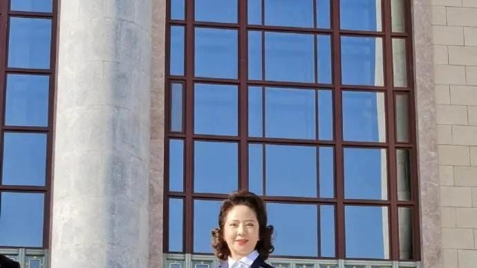 李少莉|李少莉的消费观如何？虽然一身名牌，但曾因勤俭节约被表扬