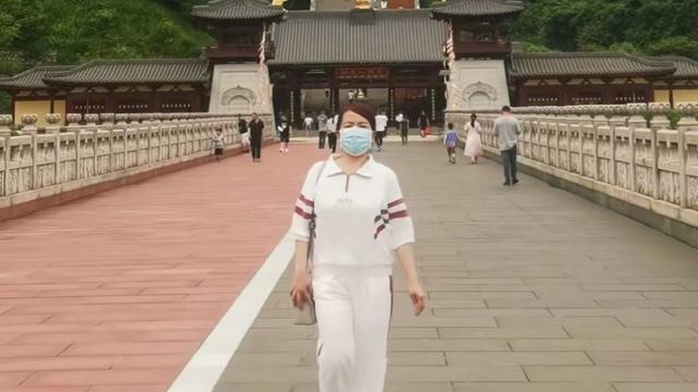 许敏|许妈很好！云昊晒许敏近况，回应网友质疑，白色运动装亮相引热议