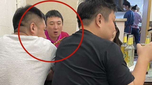 王思聪|王思聪深夜聚众打牌！被曝姿态高冷，流水超千万