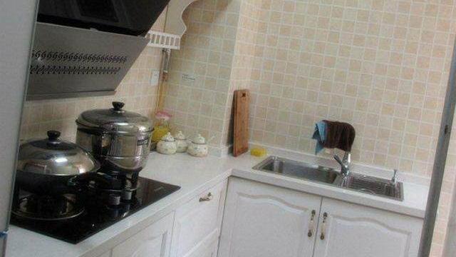 老婆新房装修，亲自做蕾丝碎花布套，亲戚都说娶老婆要跟我学