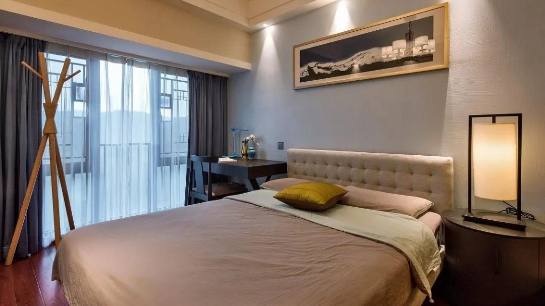 180平新中式风四居室，没有传统中式的老旧居然挺温馨