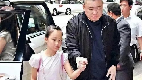 刘銮雄|刘銮雄的女儿刘秀盈，已经出落得那么漂亮了，她晒出一张在日本大板酒店的度假照