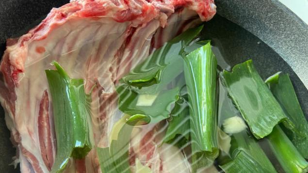 吉林24岁小伙回家3天，就被父母撵走，网友笑了：确定是亲生的？