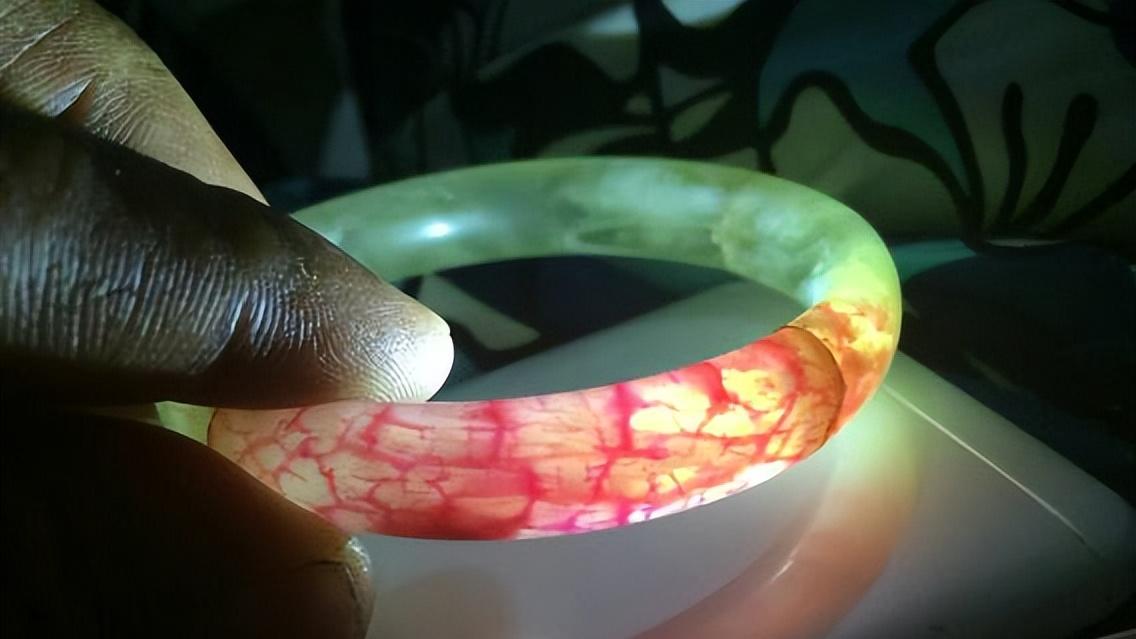 |玉器做旧的过程有多残忍？这样的假文物，你还敢佩戴么？