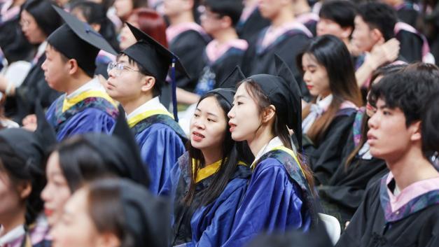 大学生|大学生迎来大变化，毕业难度有所提升，在校生不能再躺平了