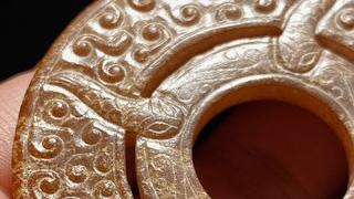 |汉 和田玉籽料 蟠虺纹 螭纹 玉璧