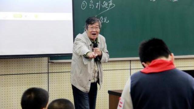 退休|牛！这种关爱是对老师最走心的方式，给已退休老师发放绩效薪资