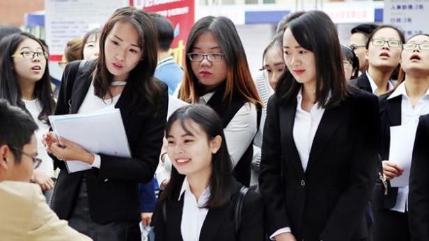 龙子湖|最难毕业季实至名归，毕业生无奈表示：别再逼了，已经在卷