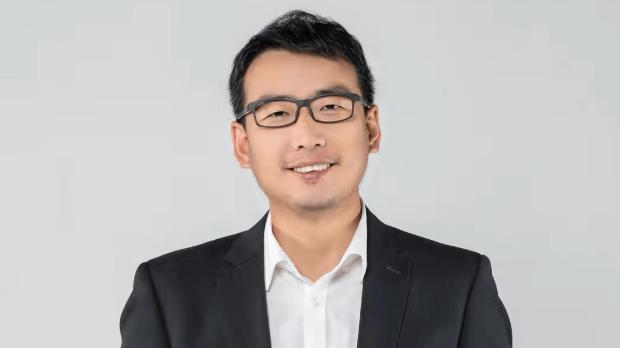 储殷|储殷在直播间炮轰董宇辉，遭到网友抵制，董宇辉回应尽显格局