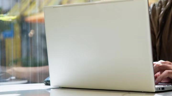 官宣|12核心标压处理器+高颜值，性价比超高的轻薄本开启预约，真香