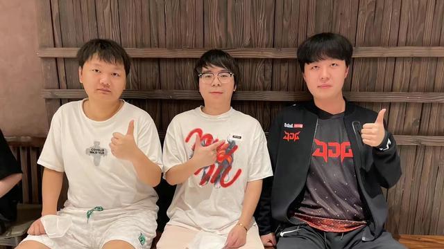 lpl|“LPL世界级运动员的求职图”火遍大江南北，讲解王多多站台的故事，那么美好却无人想要