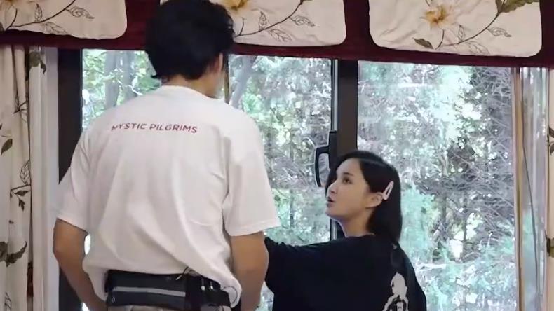 袁弘|袁弘张歆艺贴窗户膜吵起来，情绪爆发前，袁弘的操作幽默又睿智