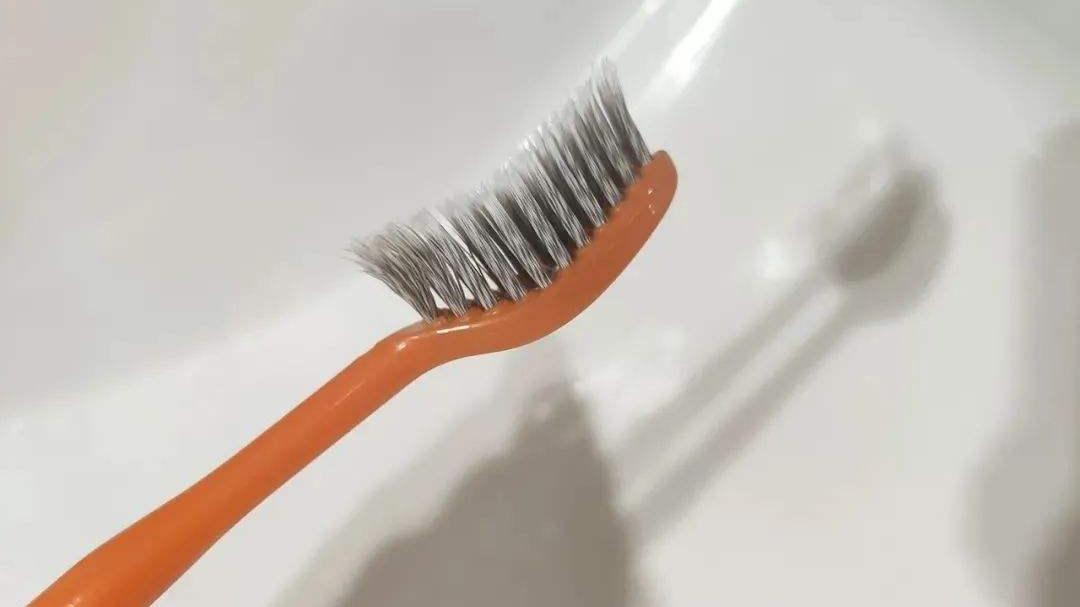 每天了解一个居家小妙招——旧牙刷可别扔了，妙用你绝想不到