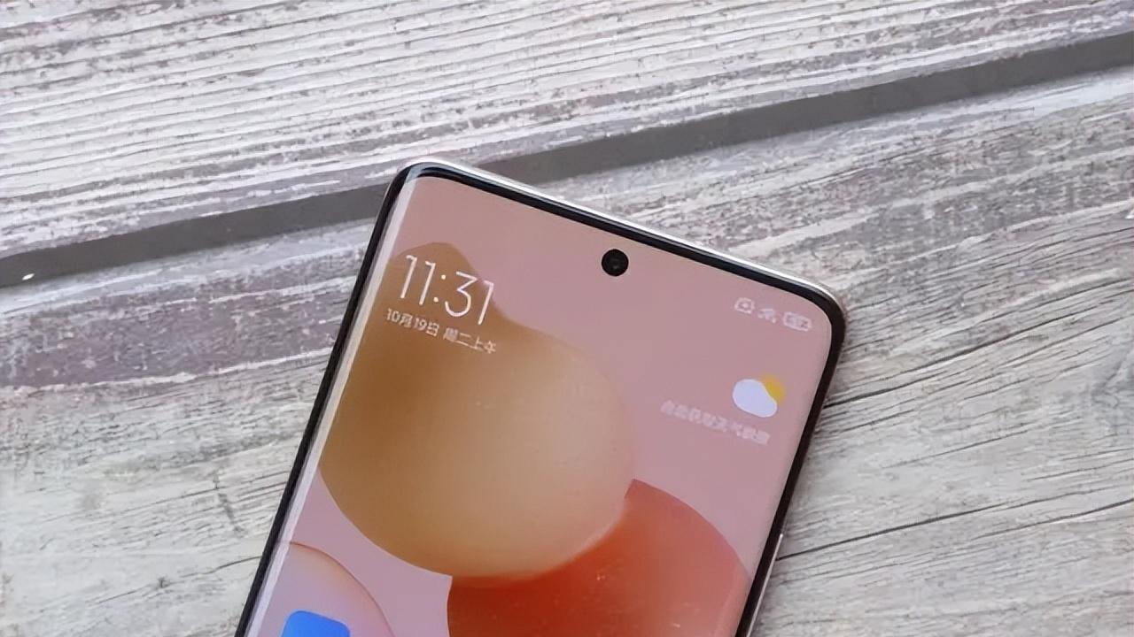 曲面屏|雷军“不讲武德”，顶配曲面屏才卖1699元，12GB+256GB+55W闪充