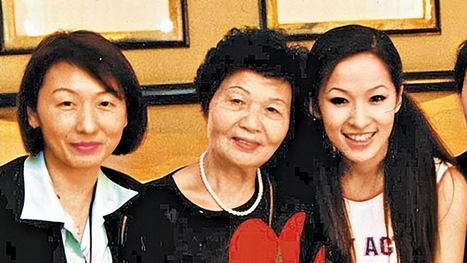 萧亚轩|萧亚轩17年换18个鲜肉男友，这就是姐姐的快乐吗？